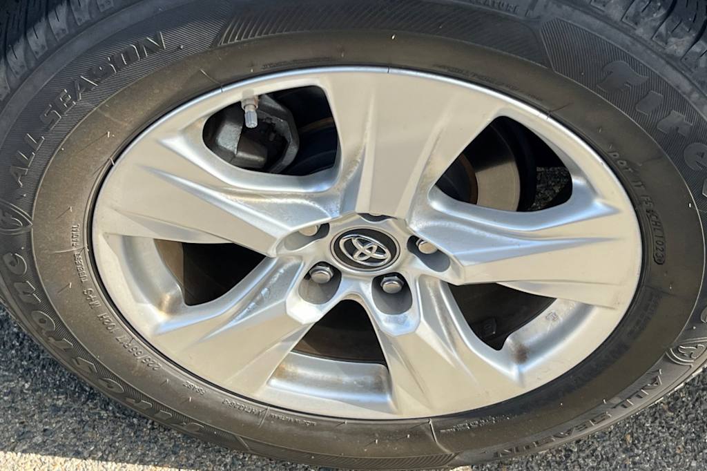 Thumbnail: 2019 Toyota RAV4 - 18