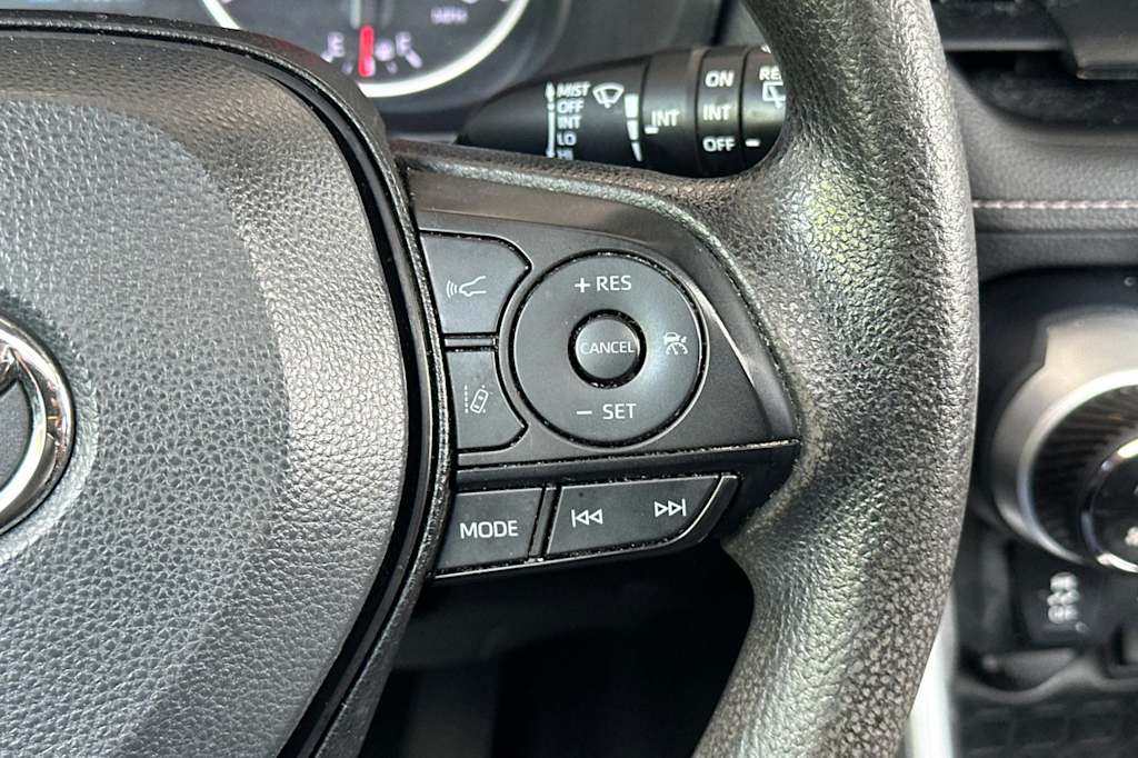 Thumbnail: 2022 Toyota RAV4 - 31