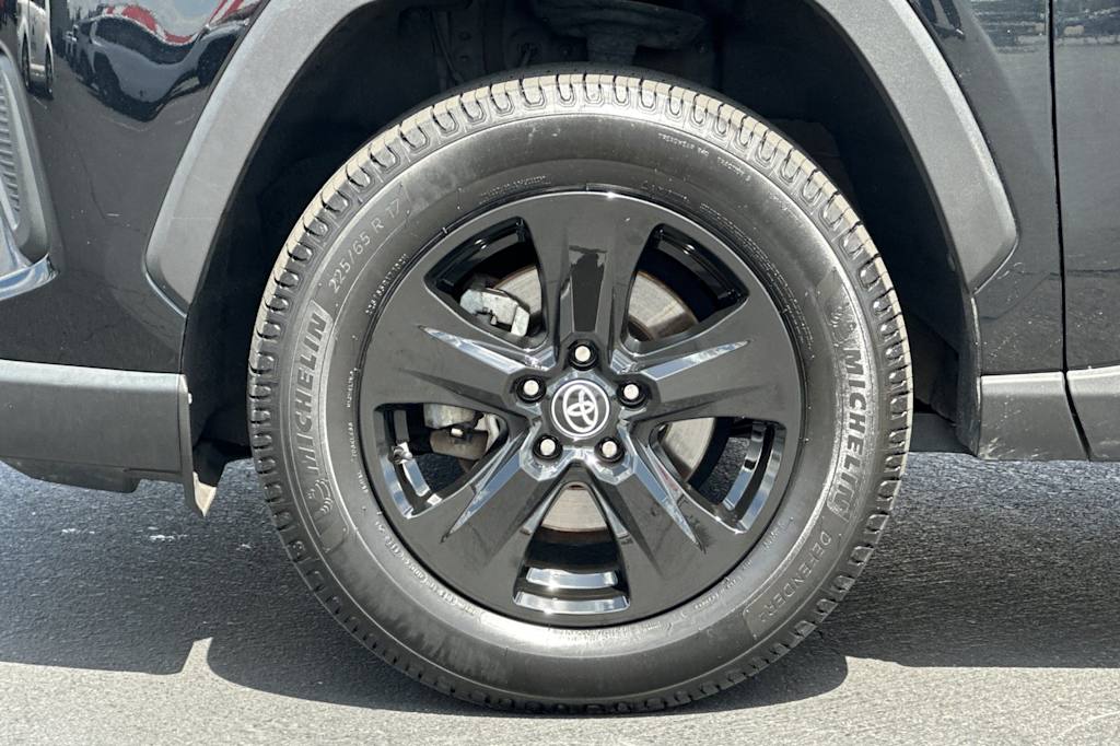 Thumbnail: 2022 Toyota RAV4 - 8