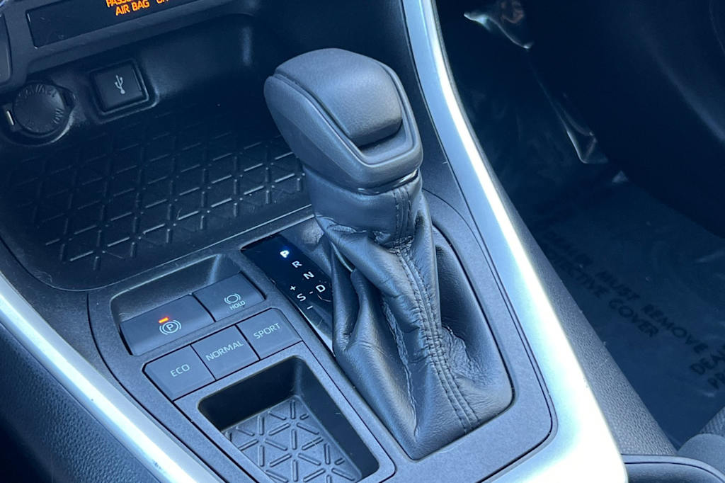 Thumbnail: 2021 Toyota RAV4 - 15