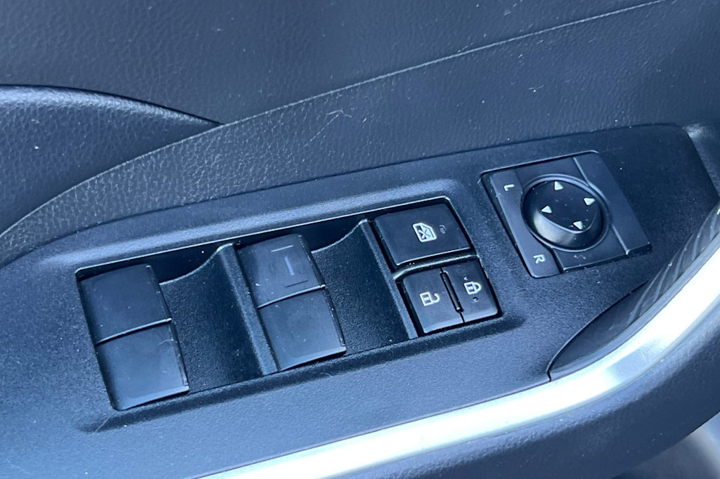 Thumbnail: 2021 Toyota RAV4 - 23