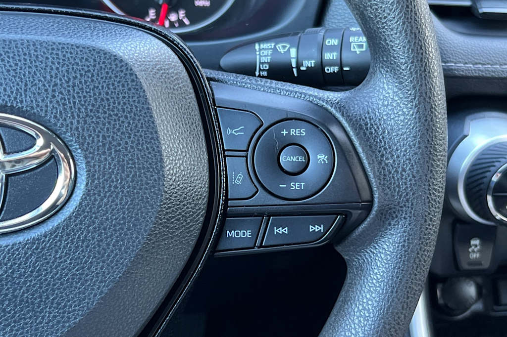 Thumbnail: 2021 Toyota RAV4 - 31