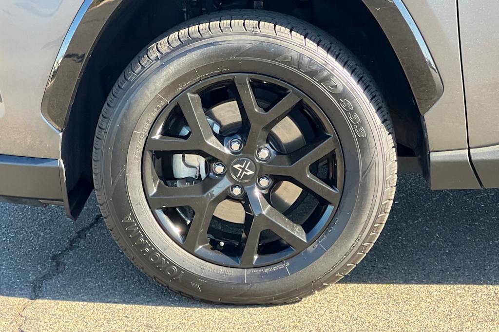 Thumbnail: 2021 Toyota RAV4 - 8