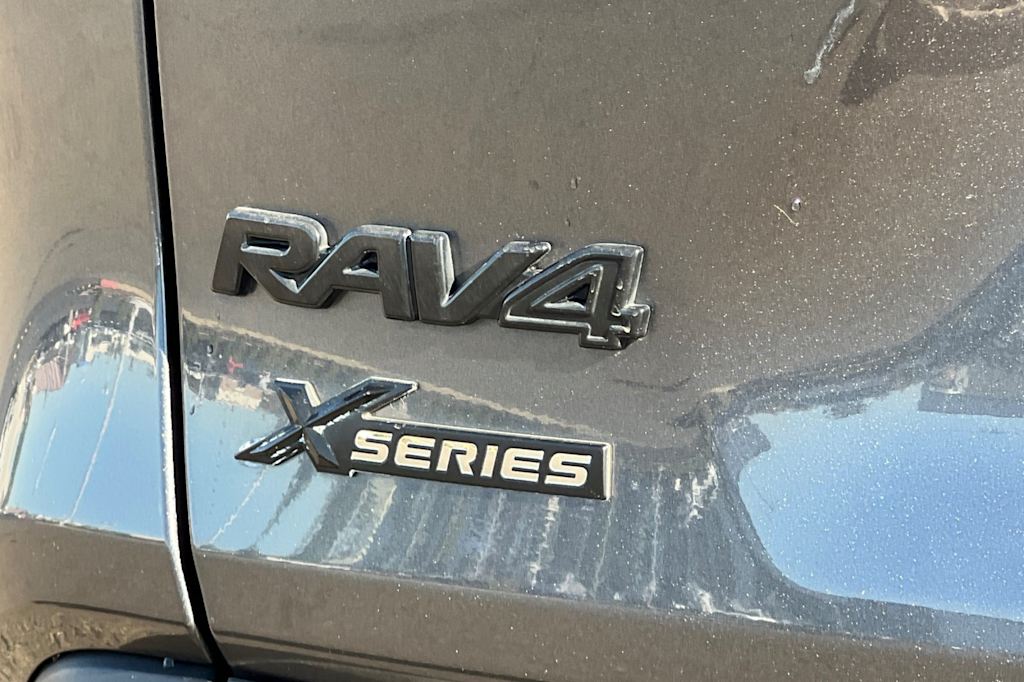 Thumbnail: 2021 Toyota RAV4 - 7