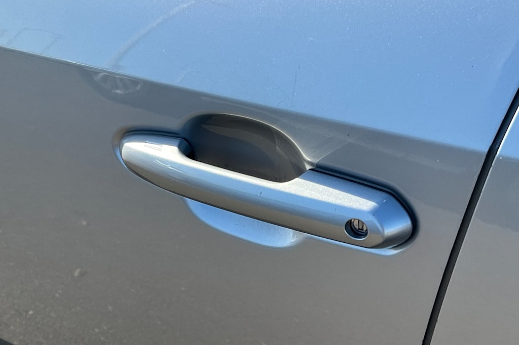 Thumbnail: 2019 Toyota RAV4 - 10