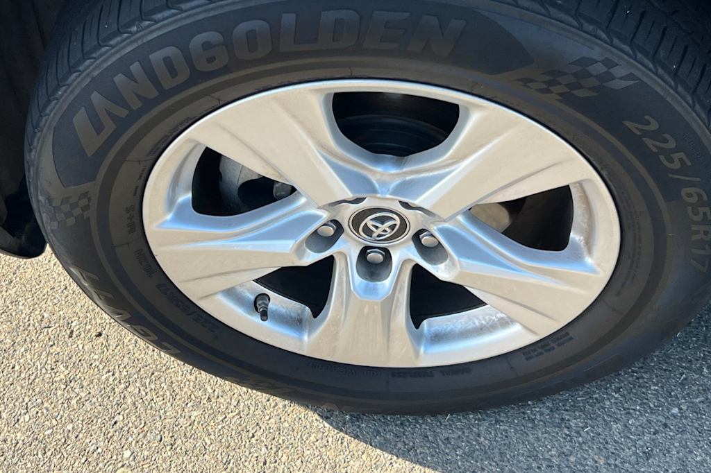 Thumbnail: 2019 Toyota RAV4 - 6