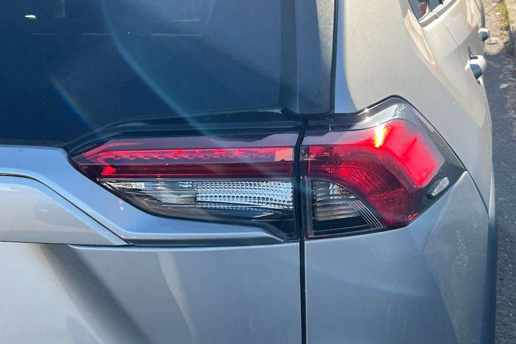 Thumbnail: 2019 Toyota RAV4 - 19