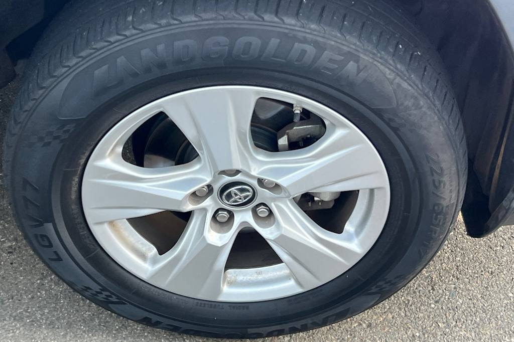 Thumbnail: 2019 Toyota RAV4 - 16