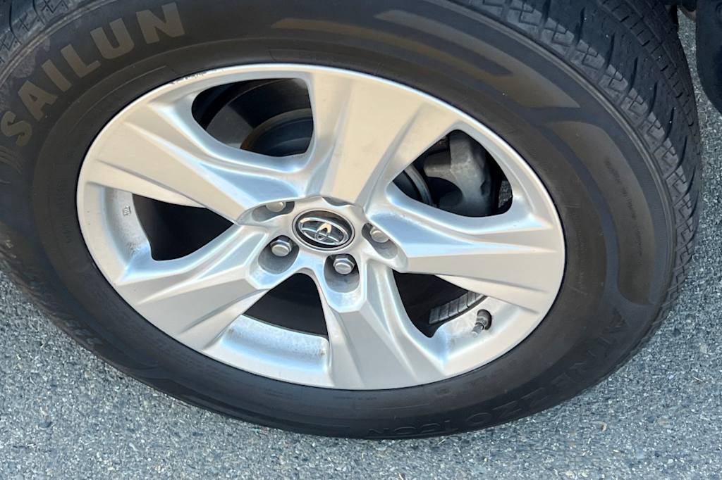 Thumbnail: 2019 Toyota RAV4 - 23