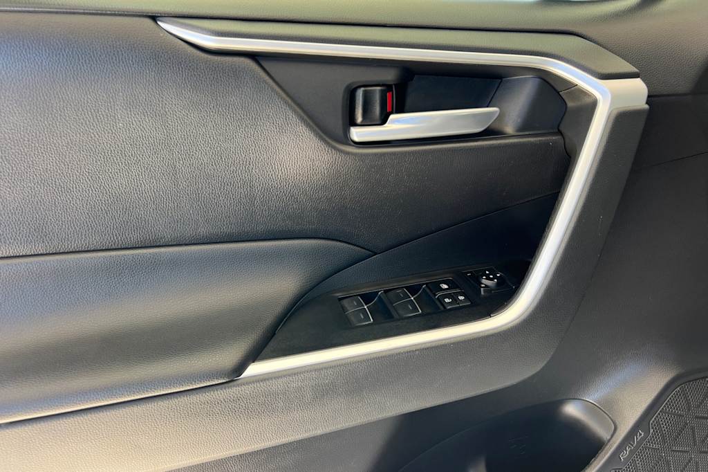 Thumbnail: 2023 Toyota RAV4 - 20