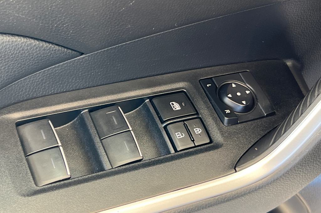 Thumbnail: 2023 Toyota RAV4 - 21