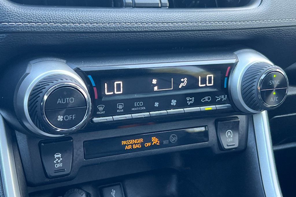 Thumbnail: 2021 Toyota RAV4 - 26