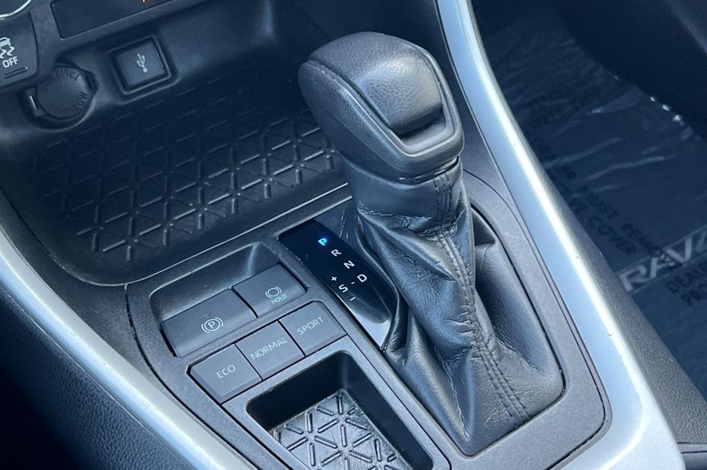 Thumbnail: 2021 Toyota RAV4 - 13