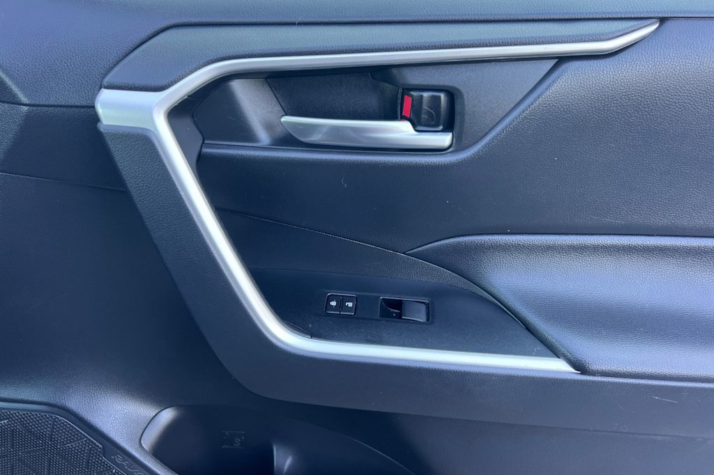 Thumbnail: 2021 Toyota RAV4 - 24