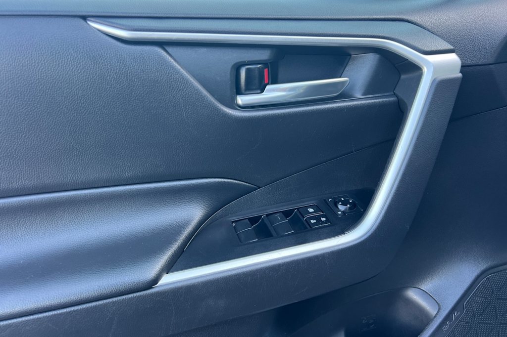 Thumbnail: 2021 Toyota RAV4 - 20