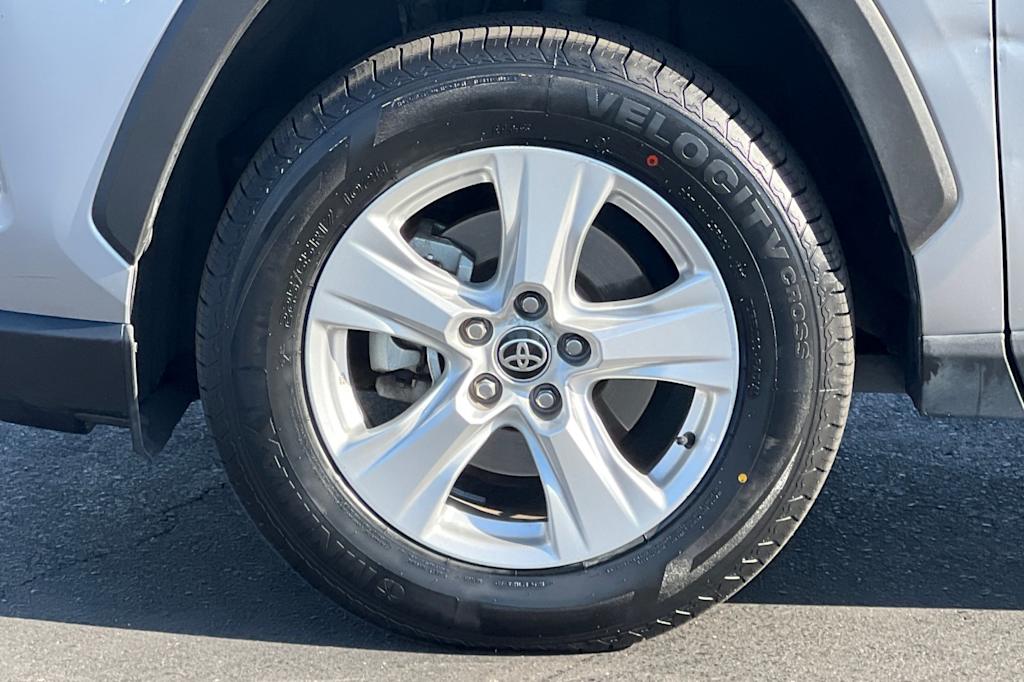 Thumbnail: 2021 Toyota RAV4 - 7