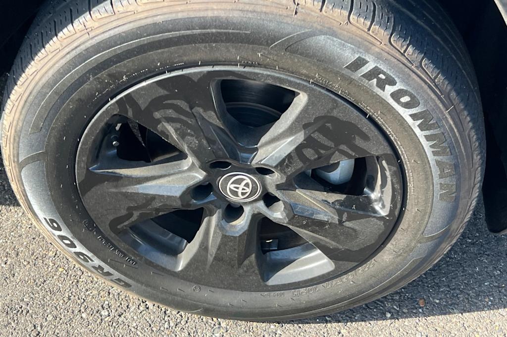 Thumbnail: 2021 Toyota RAV4 - 16