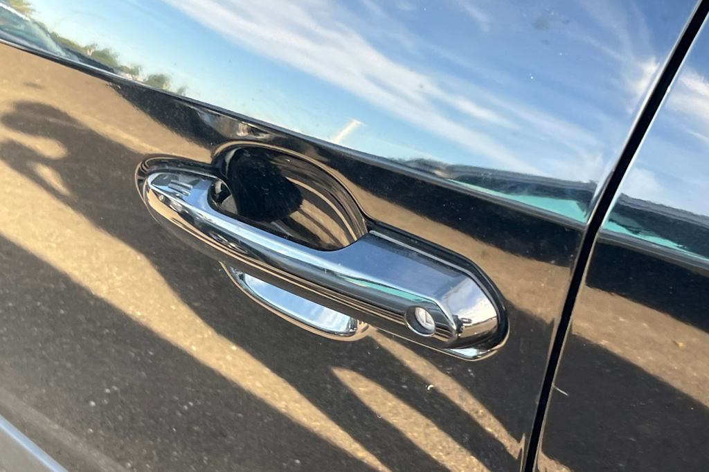 Thumbnail: 2021 Toyota RAV4 - 6