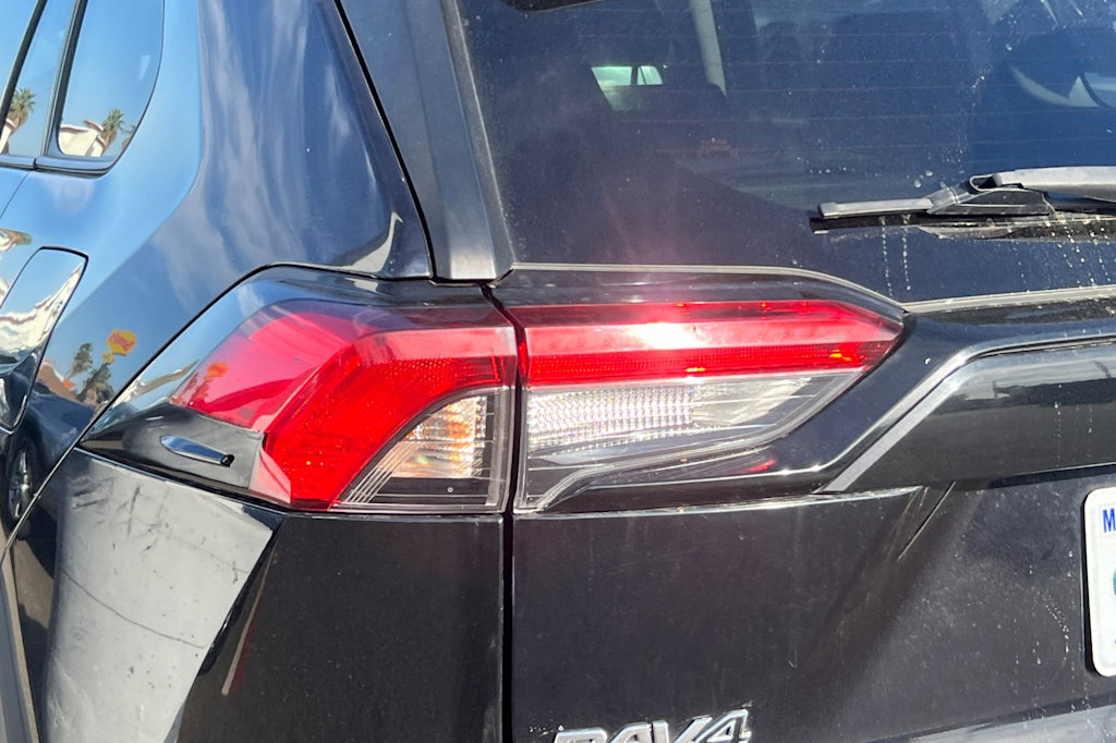 Thumbnail: 2021 Toyota RAV4 - 21