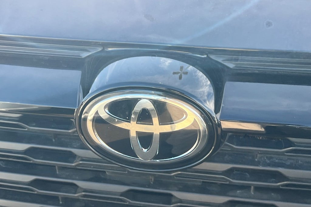 Thumbnail: 2021 Toyota RAV4 - 14