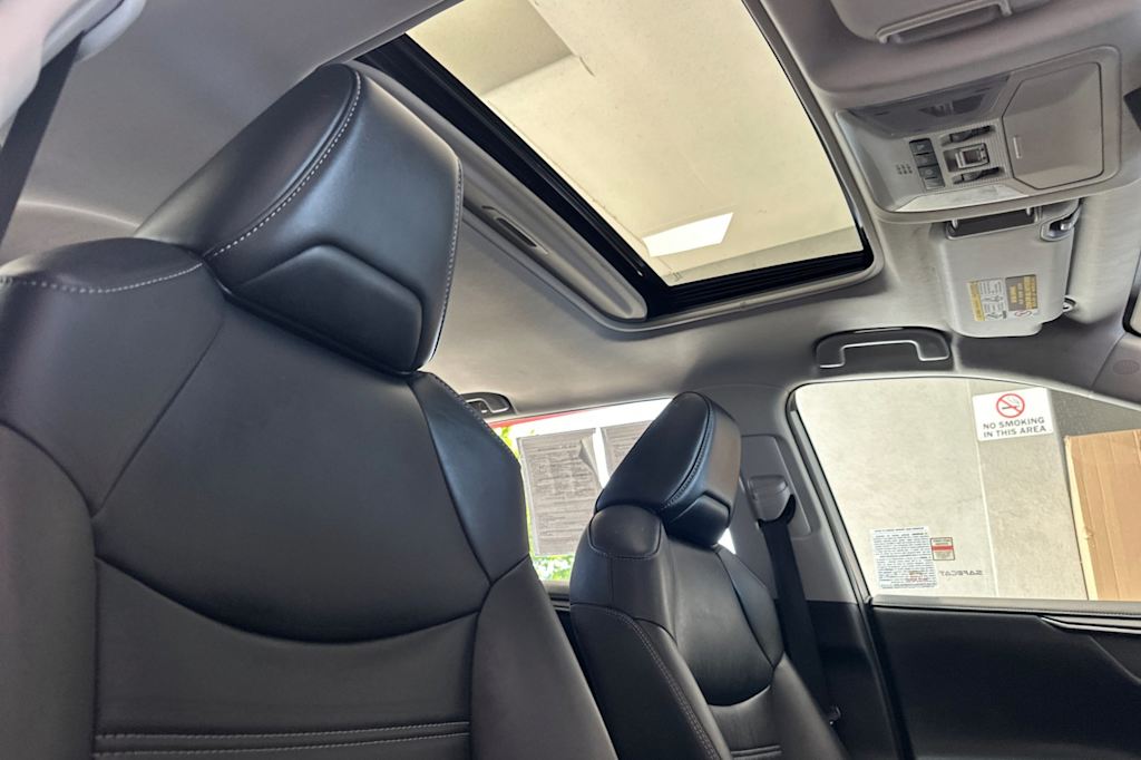 Thumbnail: 2019 Toyota RAV4 - 24