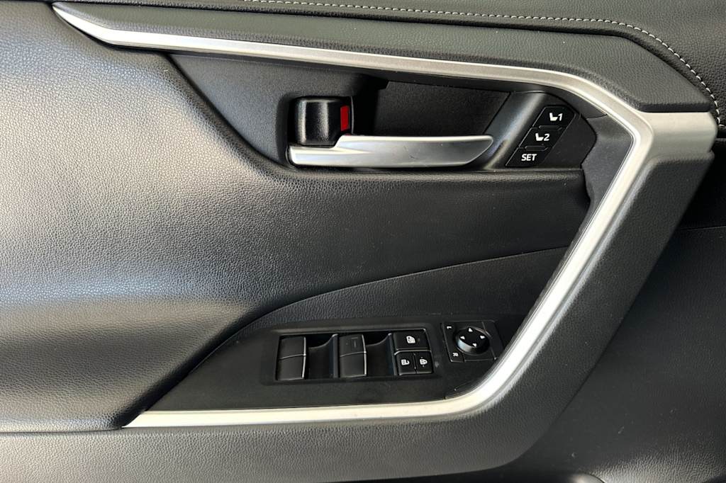 Thumbnail: 2019 Toyota RAV4 - 21