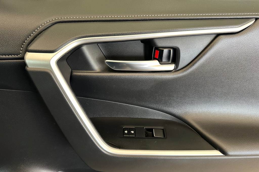 Thumbnail: 2019 Toyota RAV4 - 25