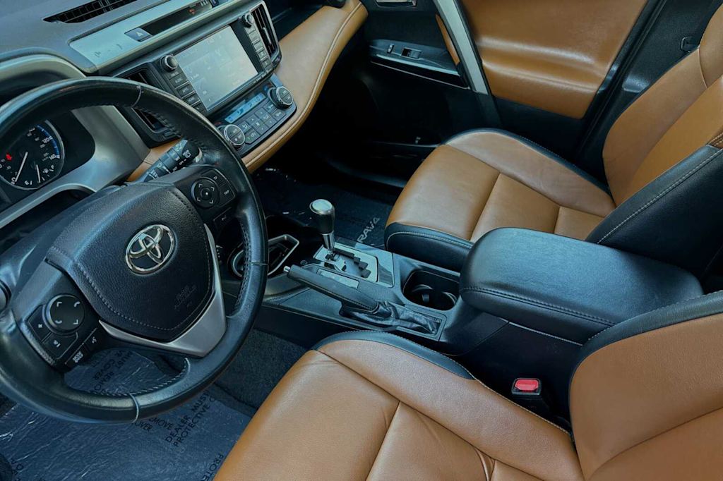 2017 Toyota RAV4 Limited 9