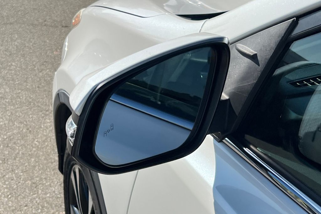 Thumbnail: 2015 Toyota RAV4 - 14
