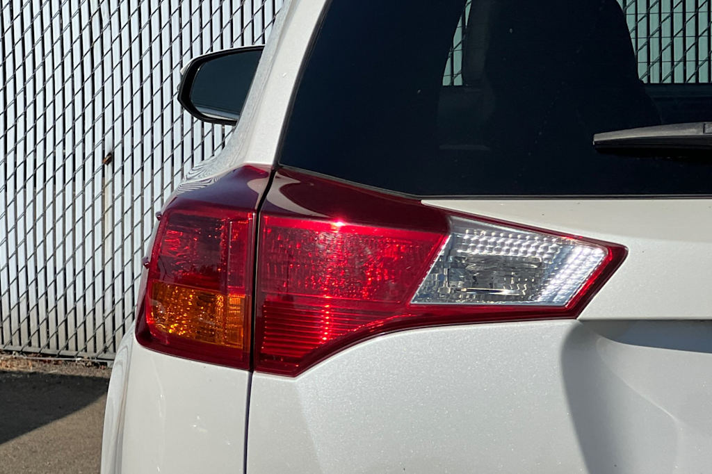 Thumbnail: 2015 Toyota RAV4 - 24