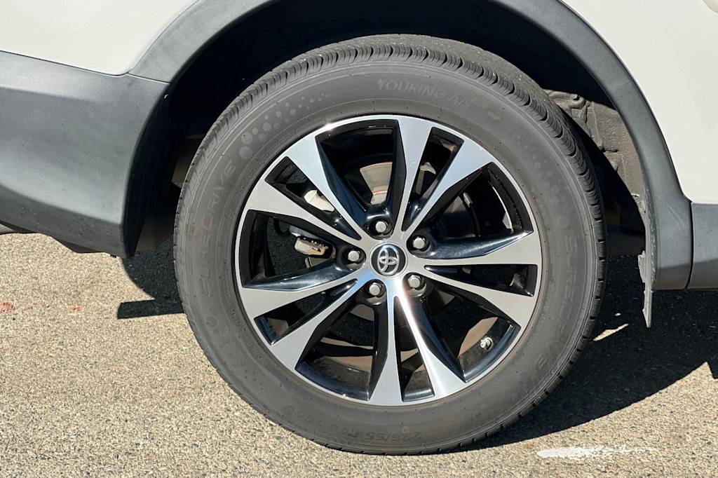 Thumbnail: 2015 Toyota RAV4 - 21