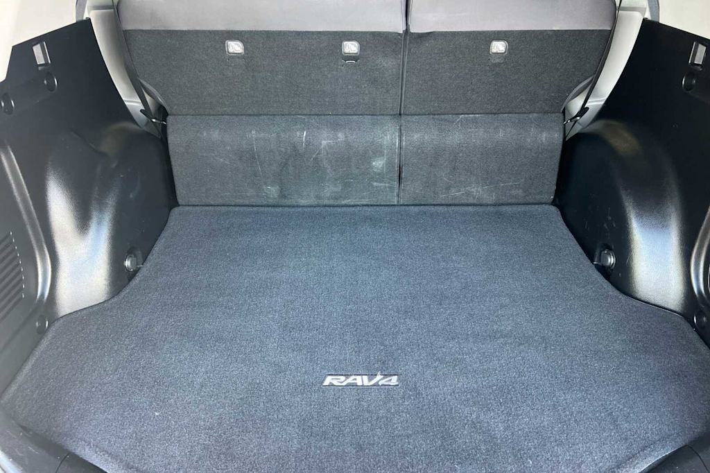 Thumbnail: 2013 Toyota RAV4 - 17