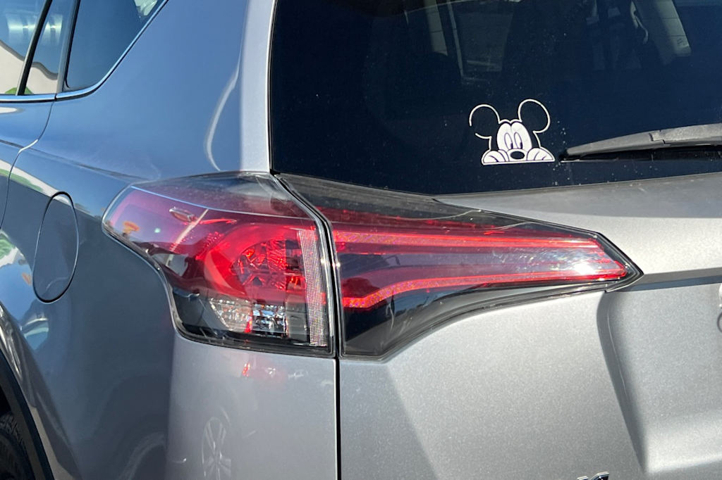 Thumbnail: 2017 Toyota RAV4 - 21