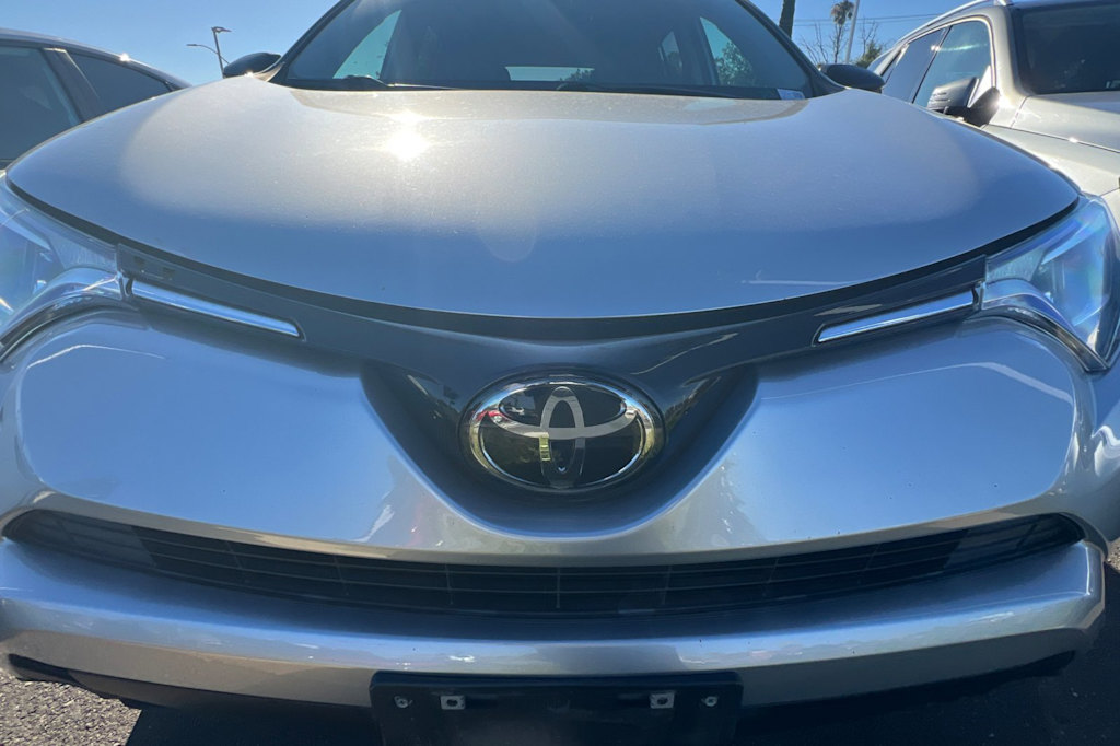Thumbnail: 2017 Toyota RAV4 - 4