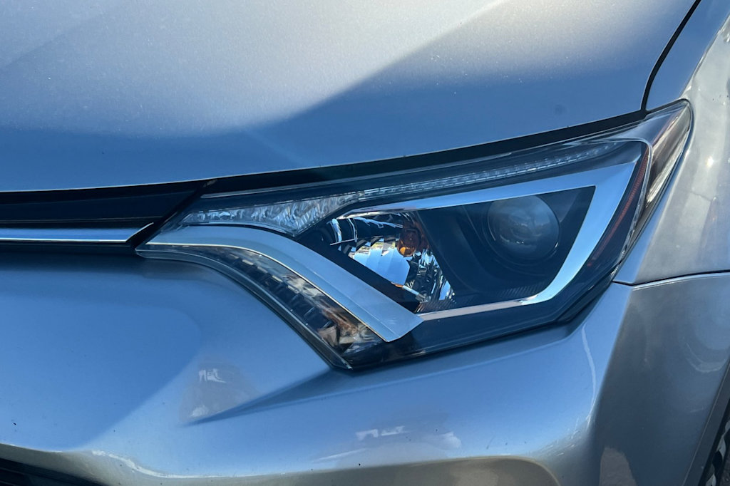 Thumbnail: 2017 Toyota RAV4 - 13