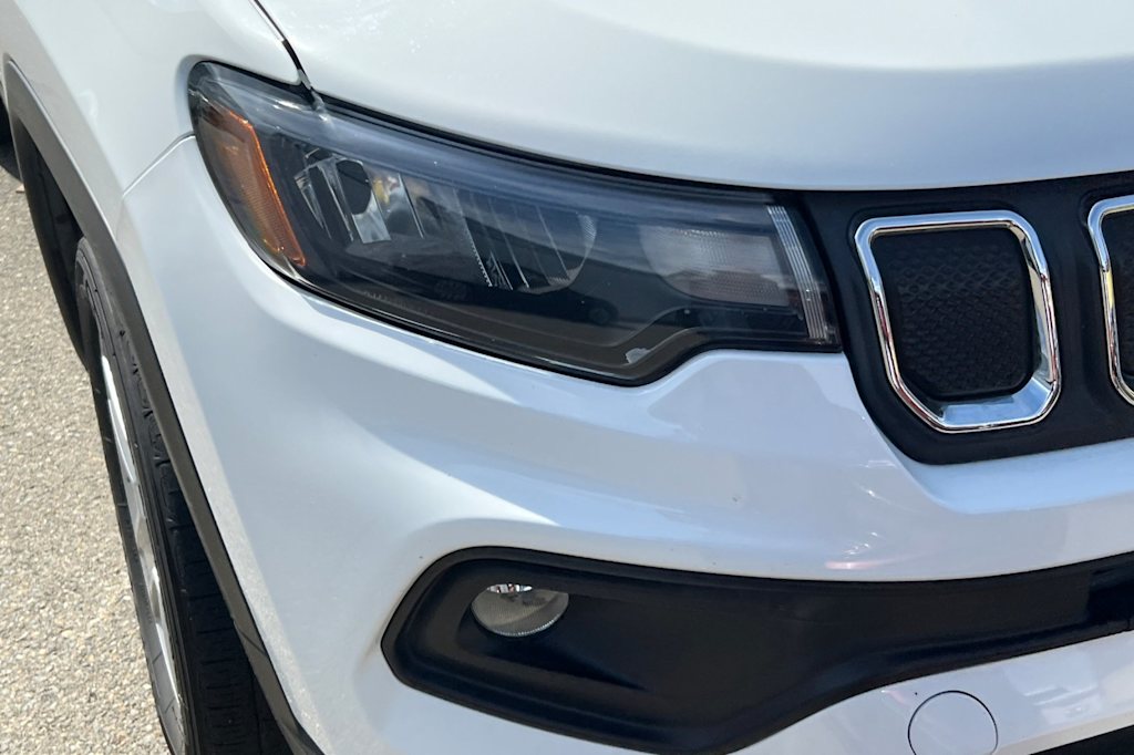 Thumbnail: 2022 Jeep Compass - 16