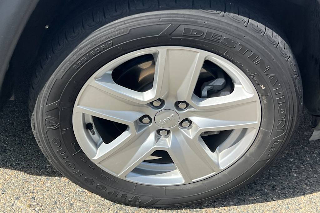 Thumbnail: 2022 Jeep Compass - 17