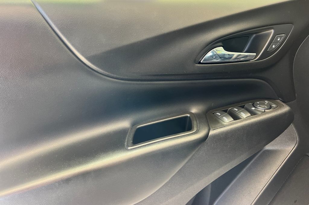 Thumbnail: 2021 Chevrolet Equinox - 21