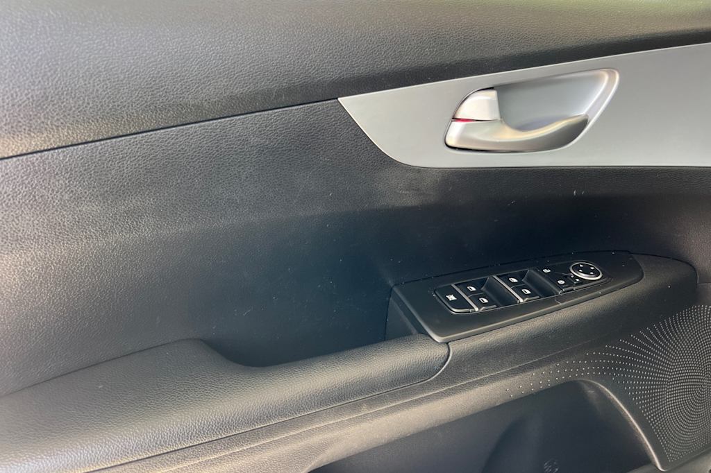 Thumbnail: 2023 Kia Forte - 19