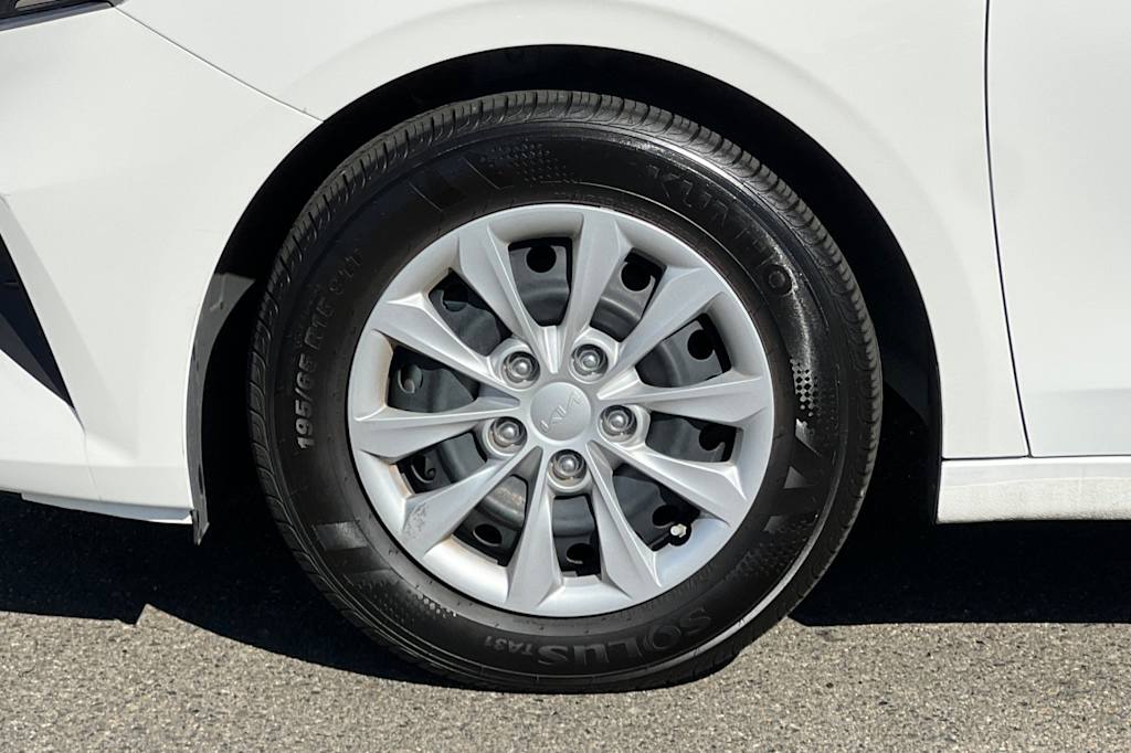 Thumbnail: 2024 Kia Forte - 7