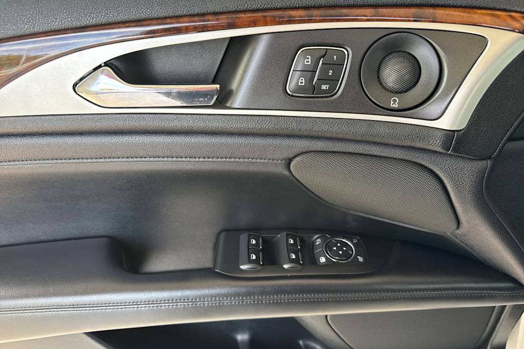 Thumbnail: 2019 Lincoln MKZ - 19