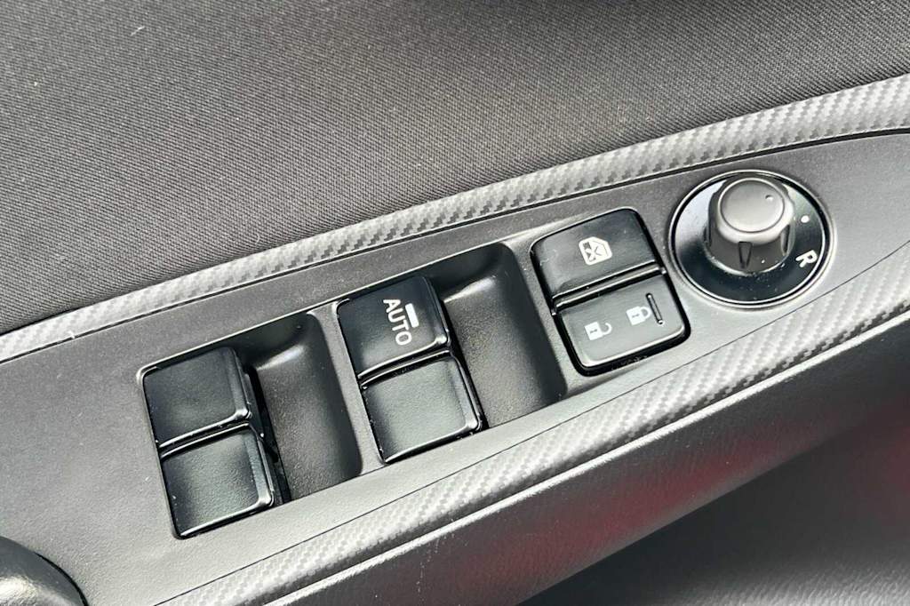 2017 Toyota Yaris iA Base 22