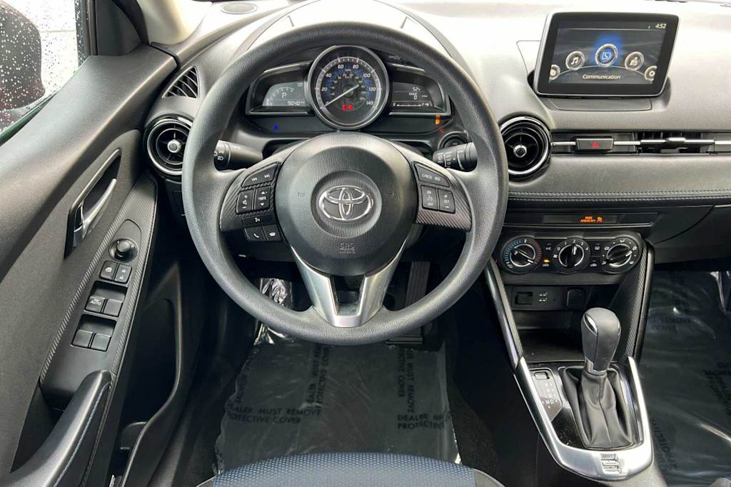 2017 Toyota Yaris iA Base 11