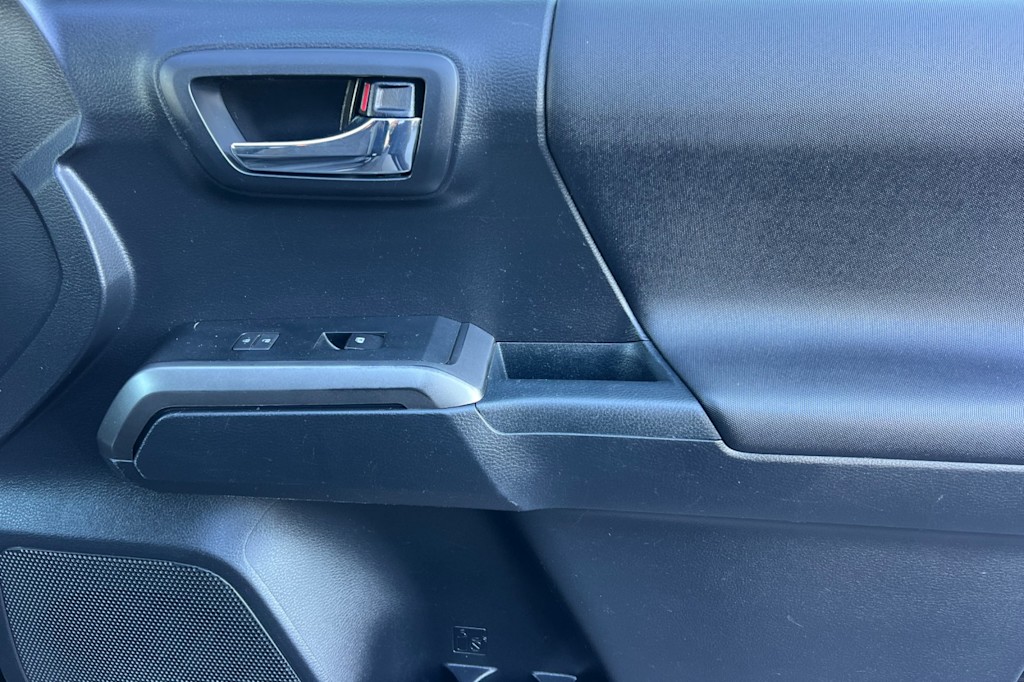 Thumbnail: 2018 Toyota Tacoma - 22