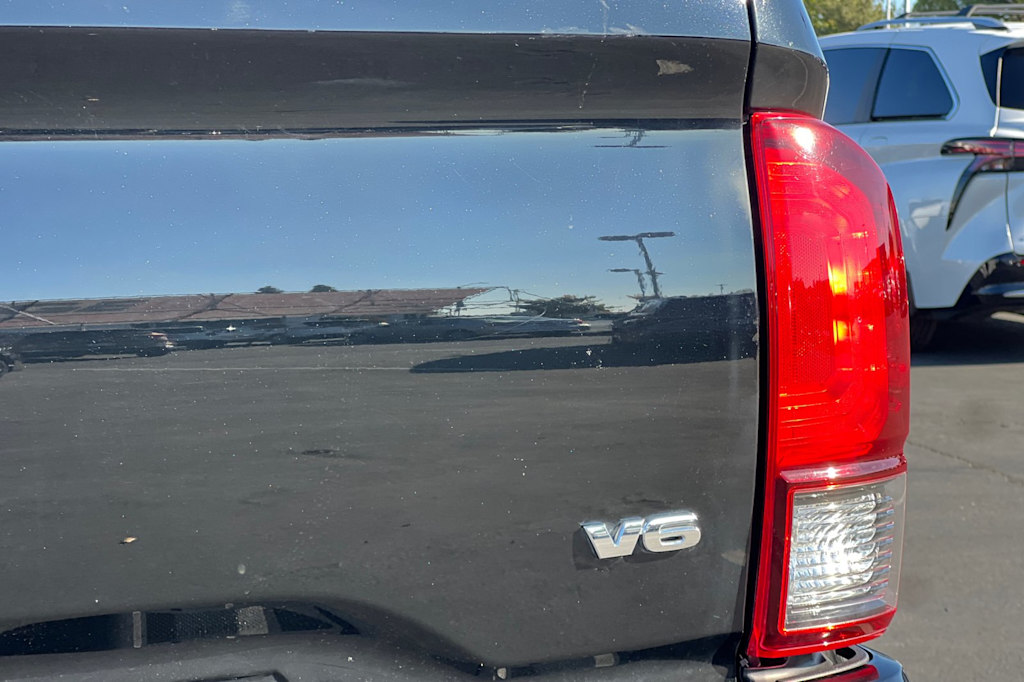 Thumbnail: 2018 Toyota Tacoma - 30