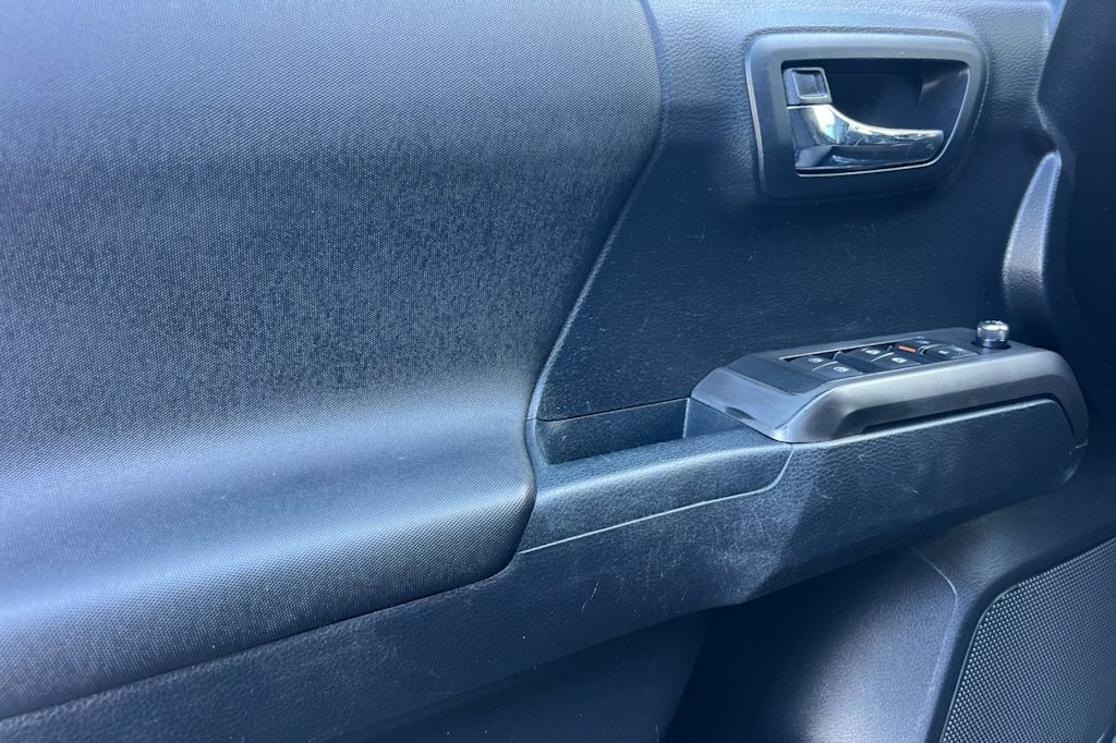 Thumbnail: 2018 Toyota Tacoma - 20