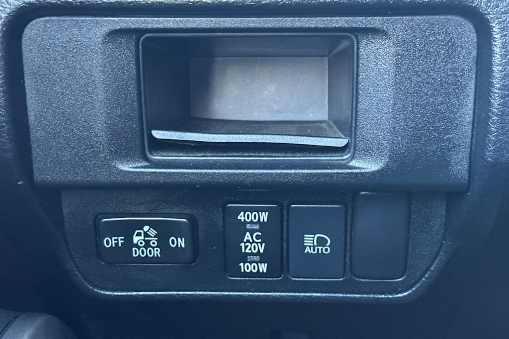 Thumbnail: 2019 Toyota Tacoma - 32