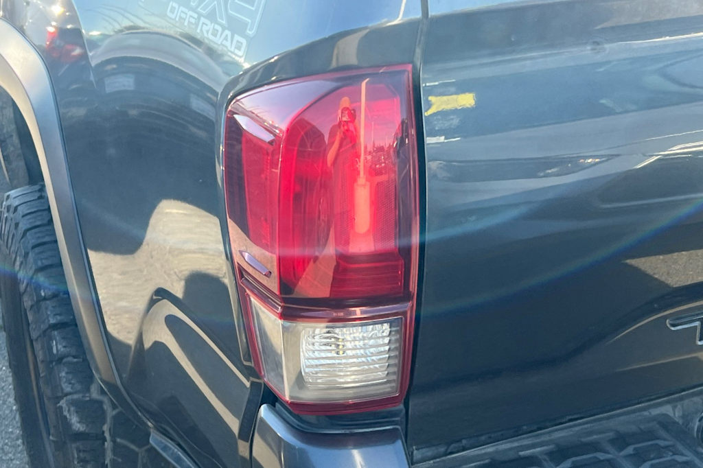 Thumbnail: 2019 Toyota Tacoma - 20