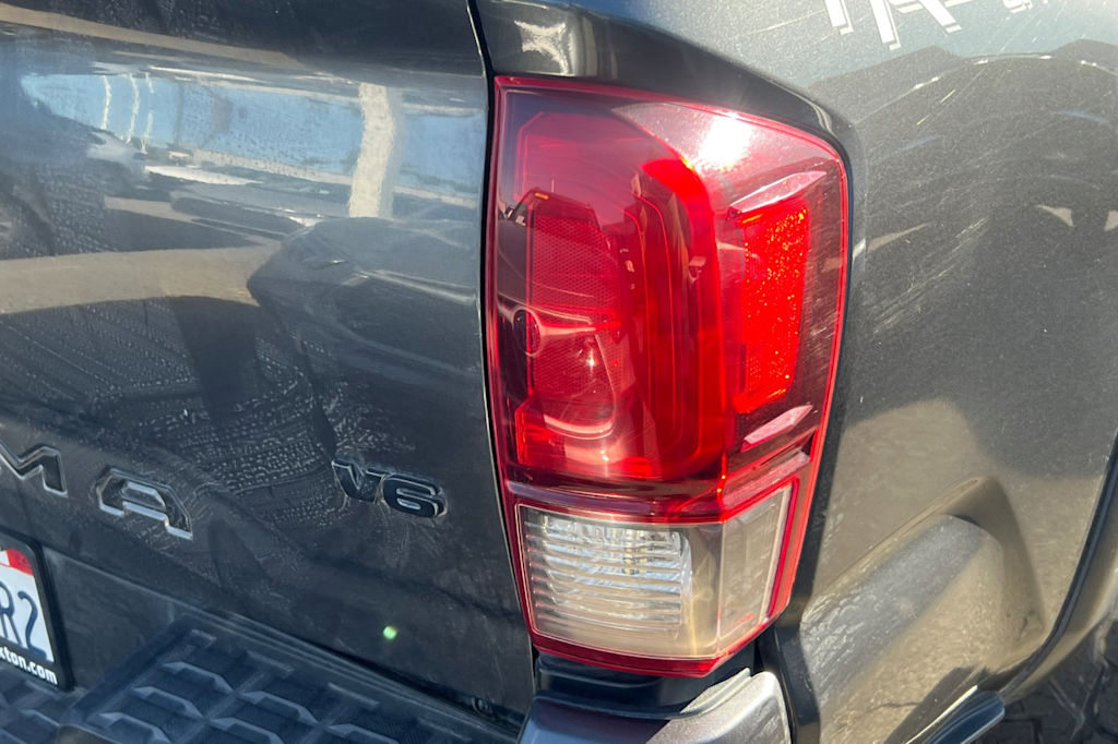 Thumbnail: 2019 Toyota Tacoma - 18