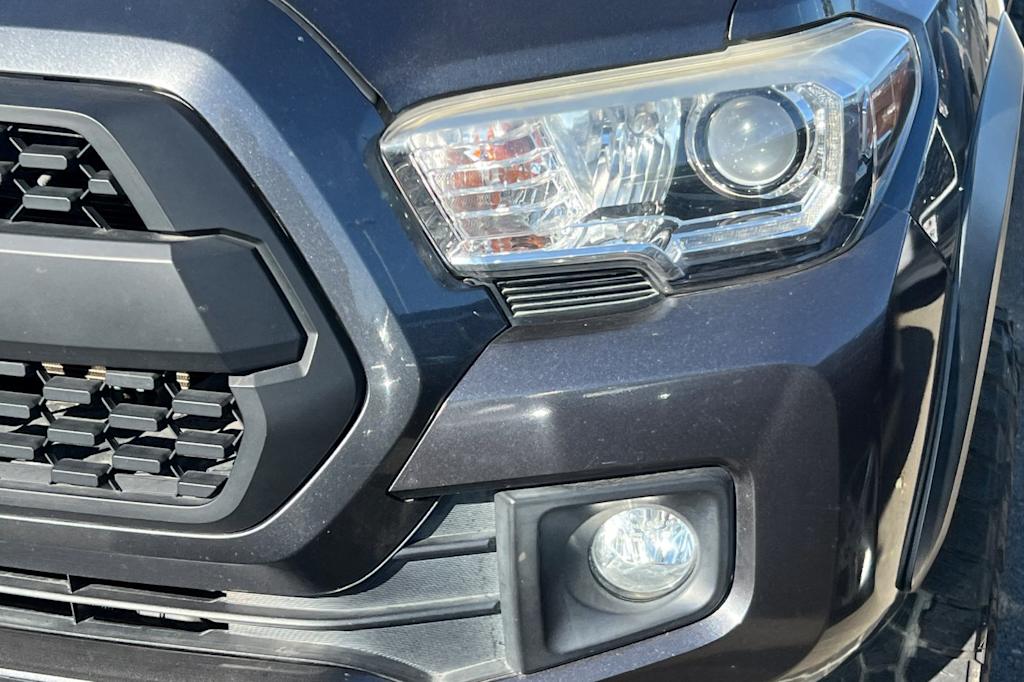 Thumbnail: 2019 Toyota Tacoma - 14